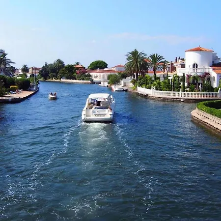 Apartment Empuriabrava By Beach & Canals