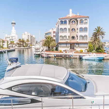 By & Canals Empuriabrava