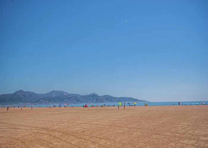 By & Canals Apartment Empuriabrava